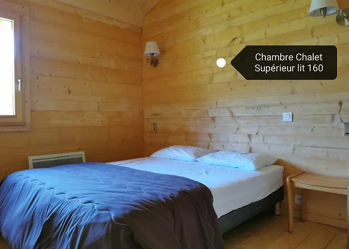 Le Pré Martin, Village De